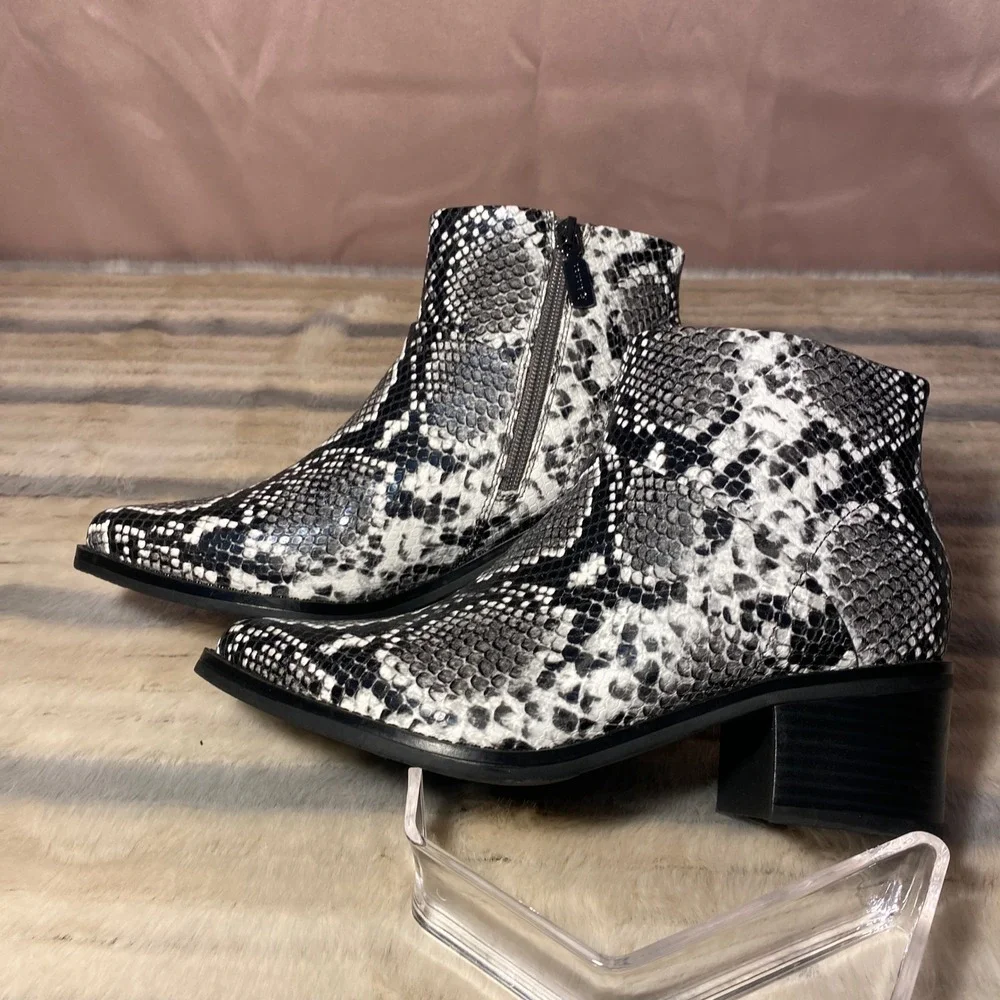 Blondo Waterproof Sabina Chelsea Boots Snakeskin Print Block‎ Heel Booties 7M